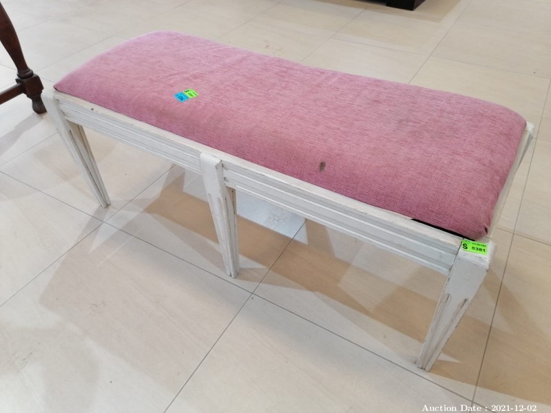 586 - Bench with Upholstered Cushion