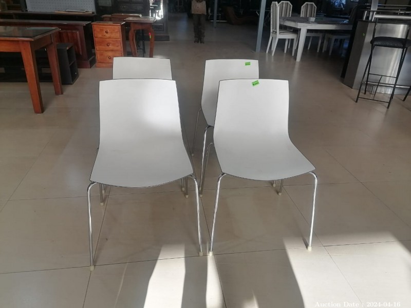 Lot 6619 - 4x Plastic Chairs With Steel Legs