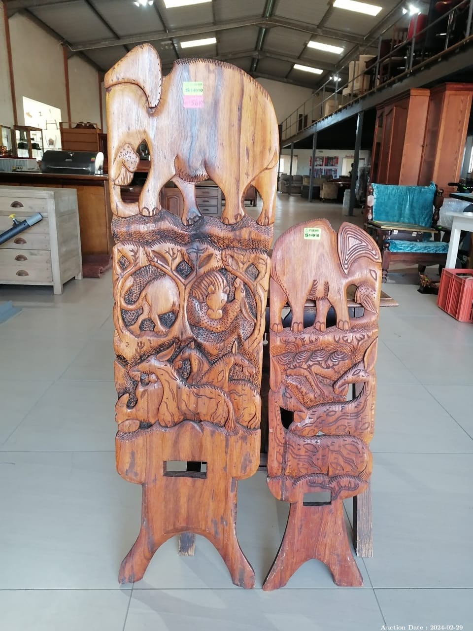5619 - African Hand Carved Folding Chairs