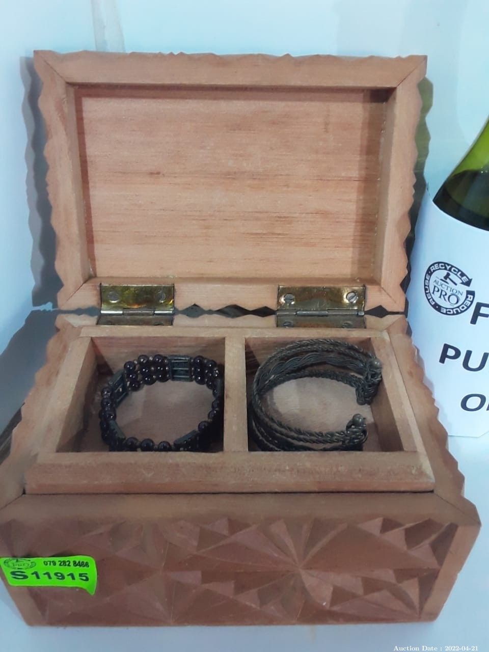 1560 - Wooden jewellery box