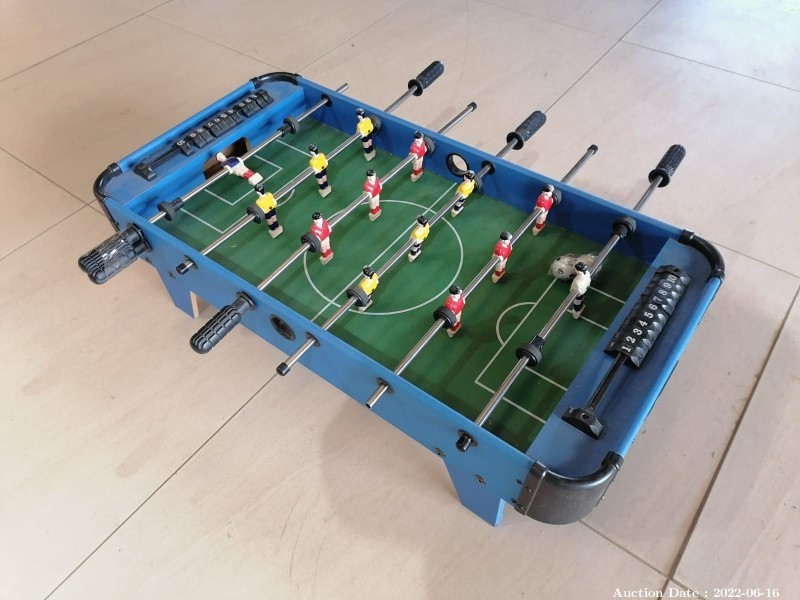 2098 - 1 x Table Soccer Game
