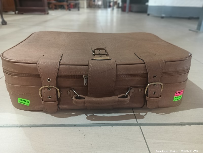 3887 - Gullivers Suitcase