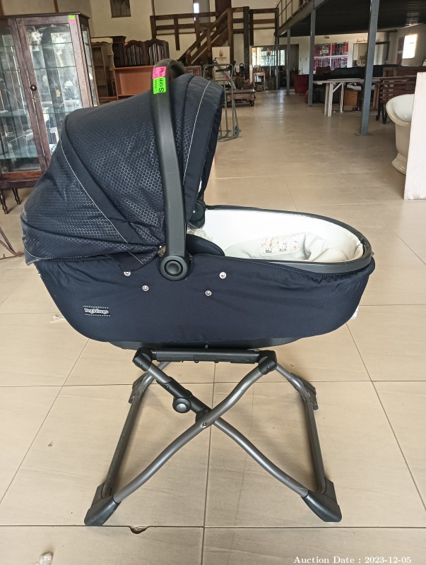 4011 - Peg Perego Carry Cot and Stand