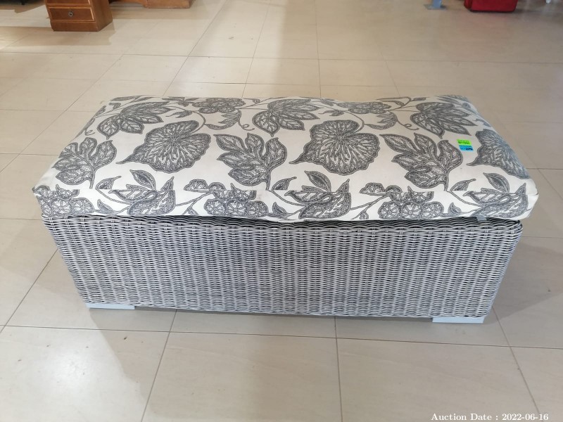 2096 - 1 x Wicker Patio Bench with Cushion