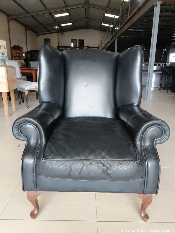 6731 - 1 x Black Leather one Seater Couch