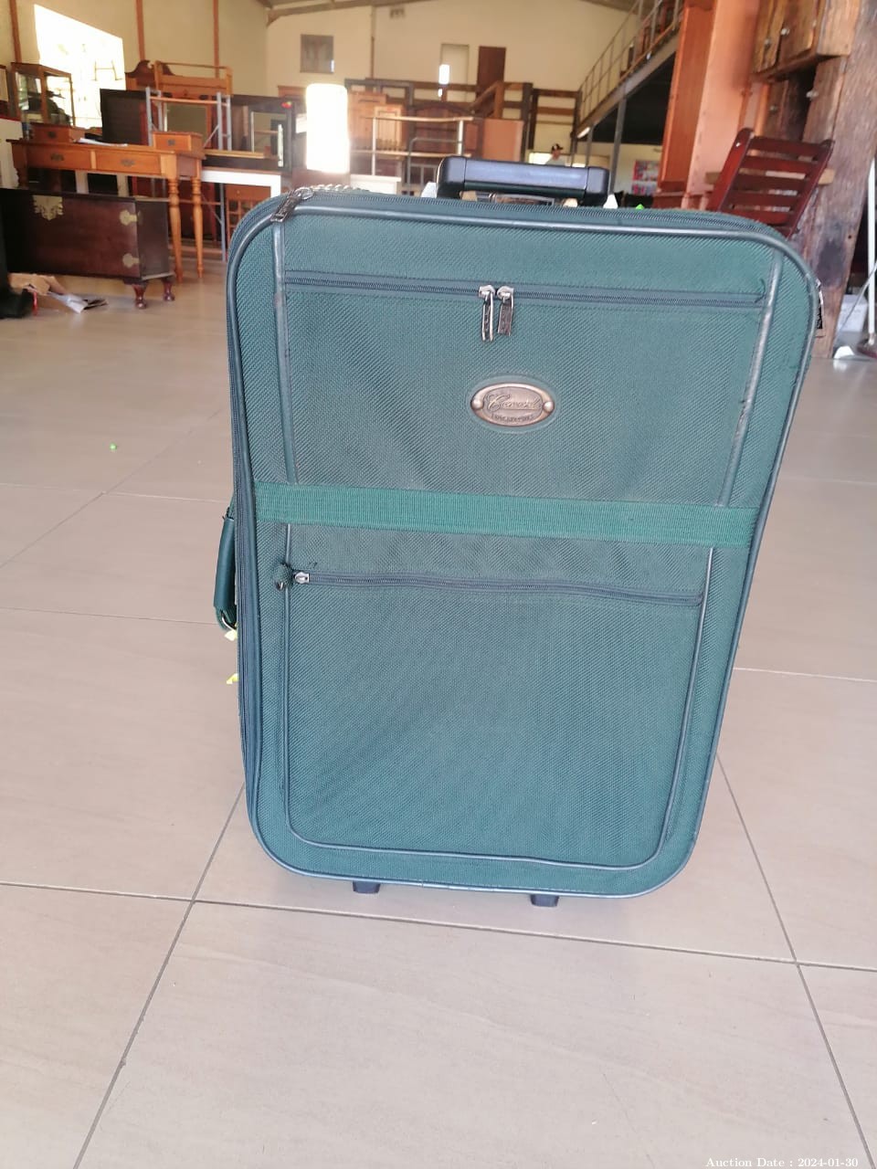 5053 - Suitcase on Wheels