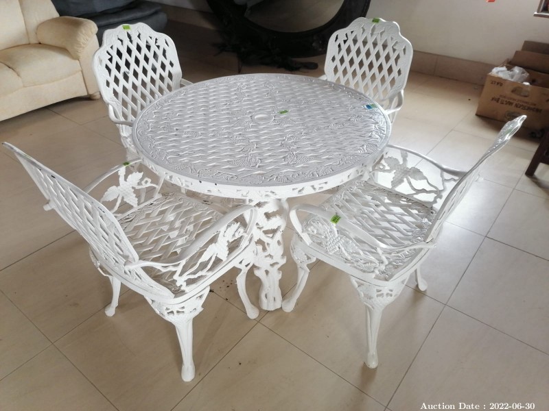 2243 - Gorgeous Cast Iron Patio Set, table & 4 chairs