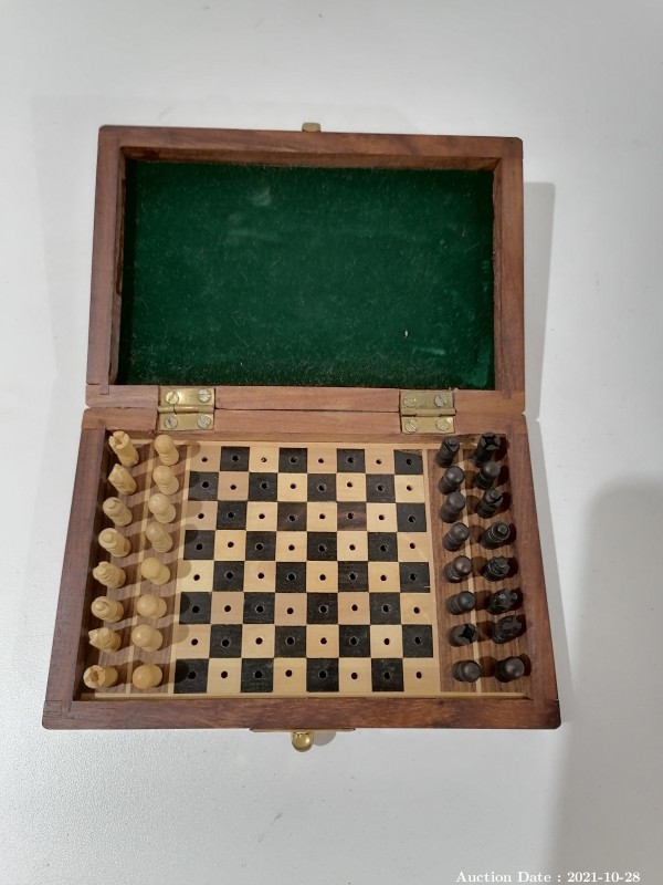 177 - Travelling Chess Set in Wooden Box