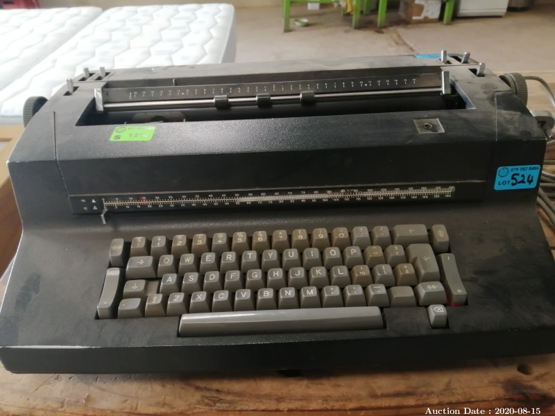 524 Electric Typewriter