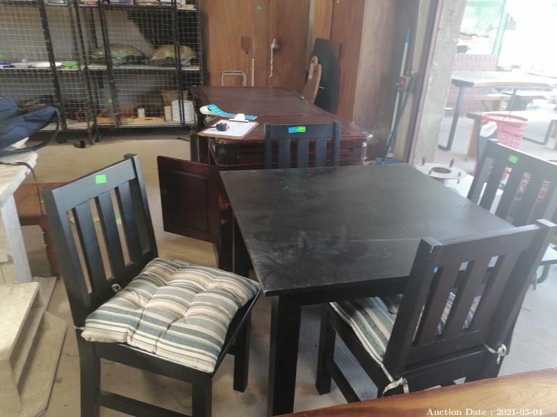 106 4 Seater Kitchen / Dining Table with Chairs & Cushions