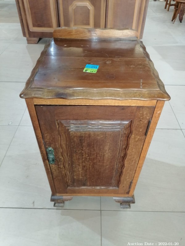 399 - Vintage Wooden Pedestal
