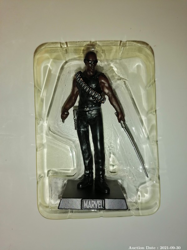 228 - Marvel Collectable Figurine with Magazine - 6 Blade