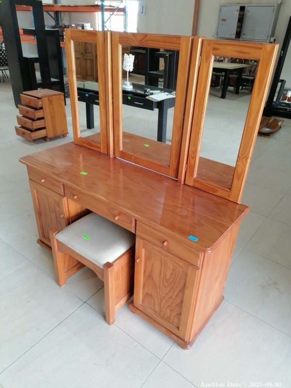 1441 - Beautiful Solid Wood Dressing Table with Stool