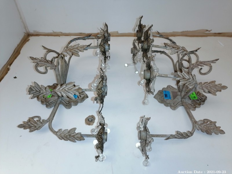 366 - Beautiful Pair of Wall Mounted Candle Holders in Metal and Glass