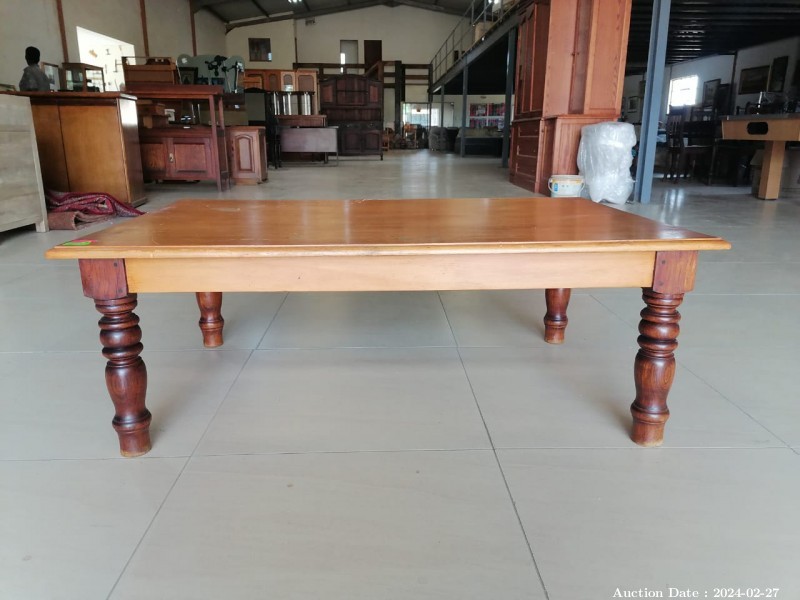 5579 - Lovely Solid Wood Coffee Table