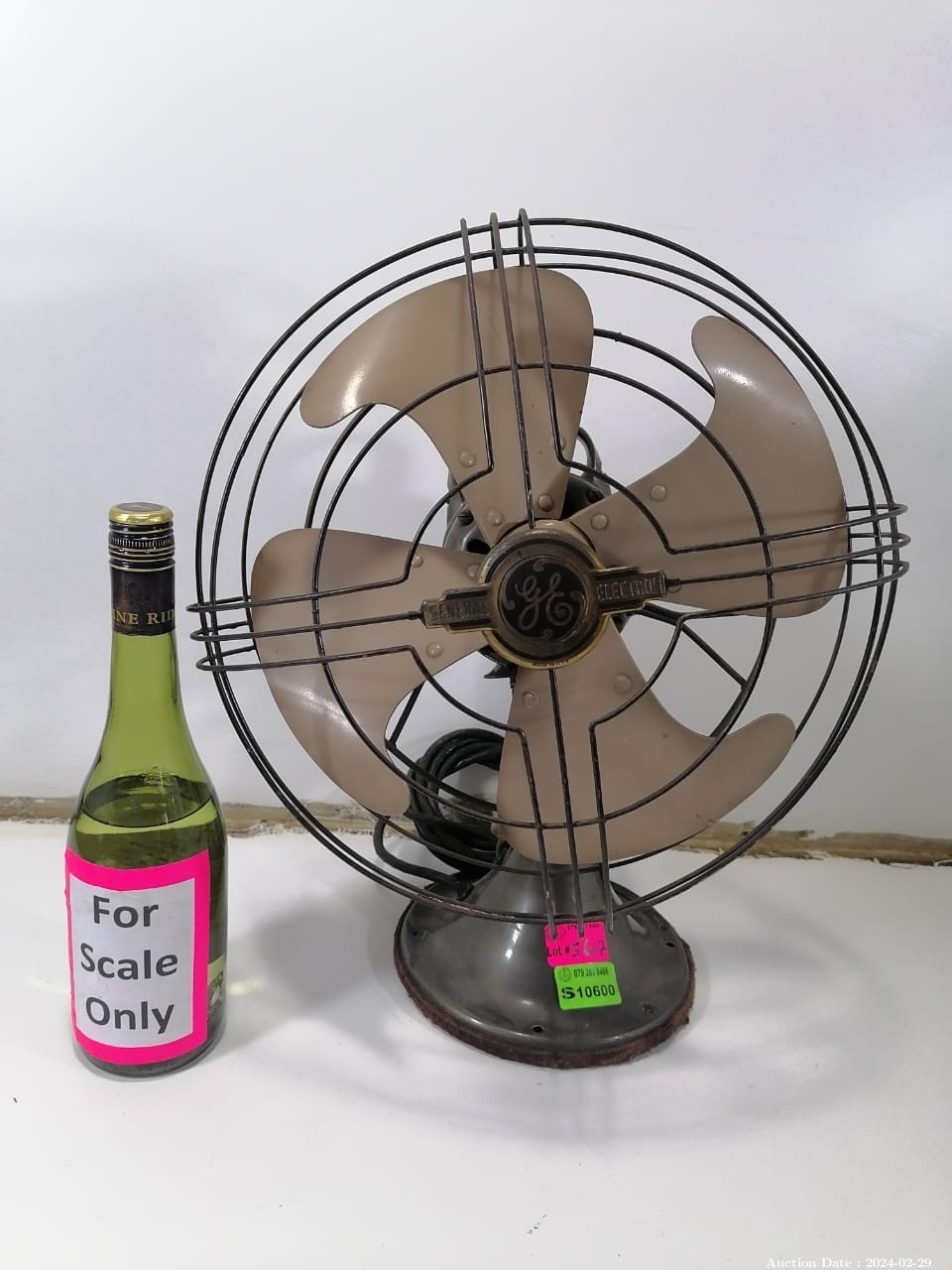 5617 - Electric Vintage Table Fan