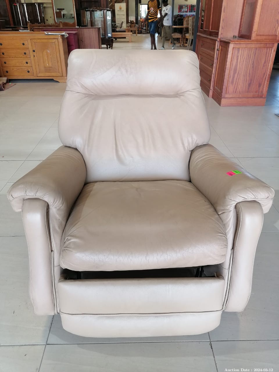 Lot 5828 - Leather Lazyboy Recliner
