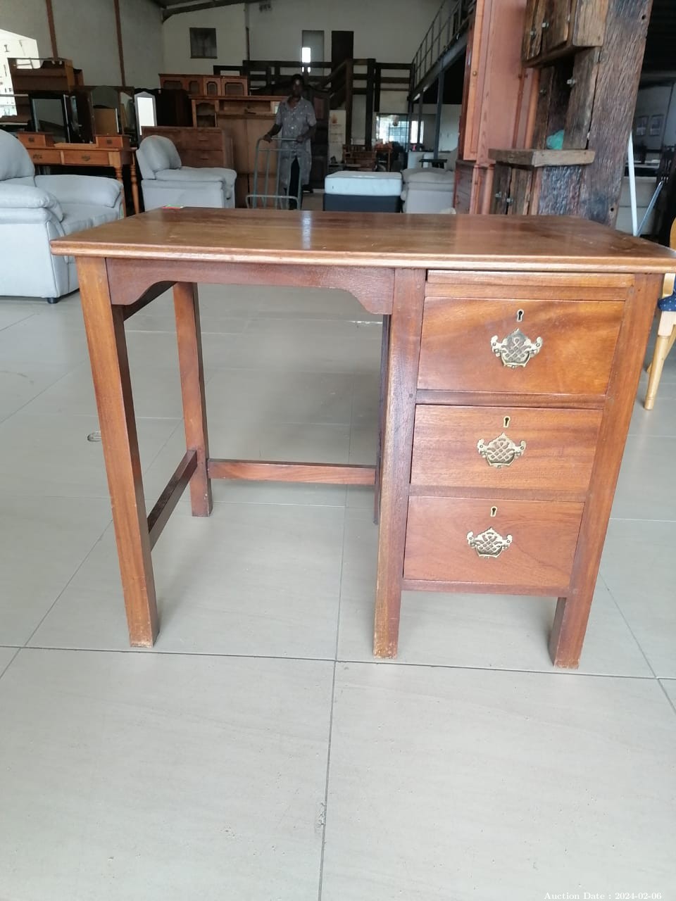 5349 - Beautiful Solid Wood Desk with Drawers