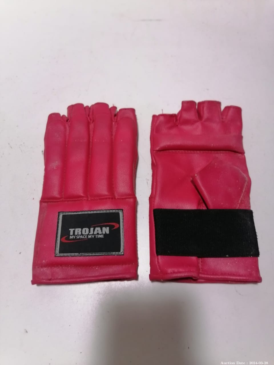 Lot 6229 - Pair of Trojan Sport Gloves