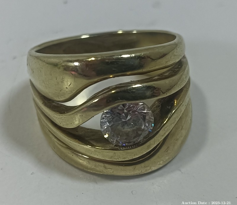 4255 - 9 Carat Gold Ring with a Cubic Zirconia