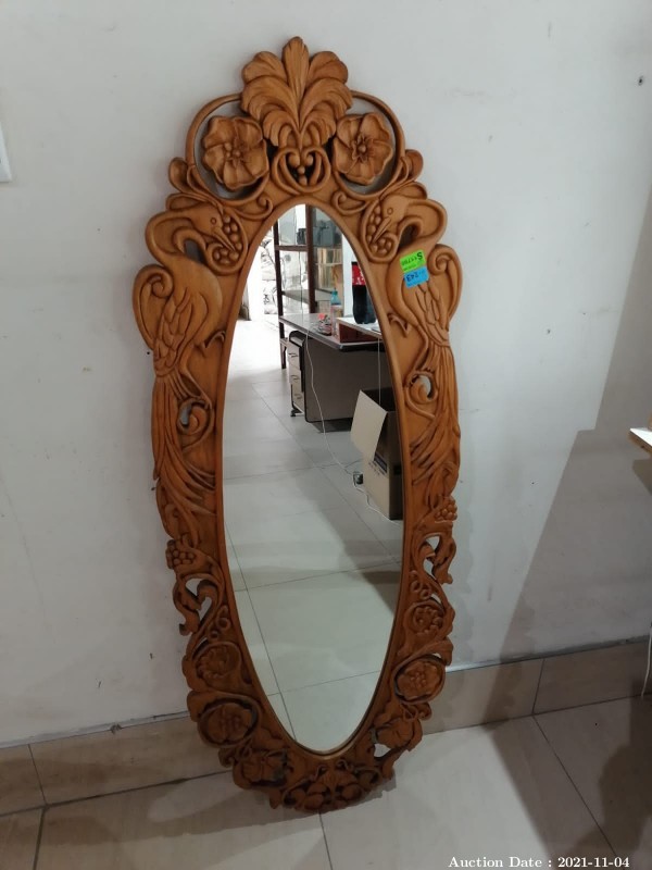 243 - Beautiful Oval Mirror with Carved Wooden Frame