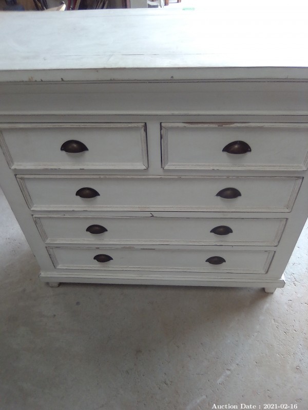 516 Chest of Drawers