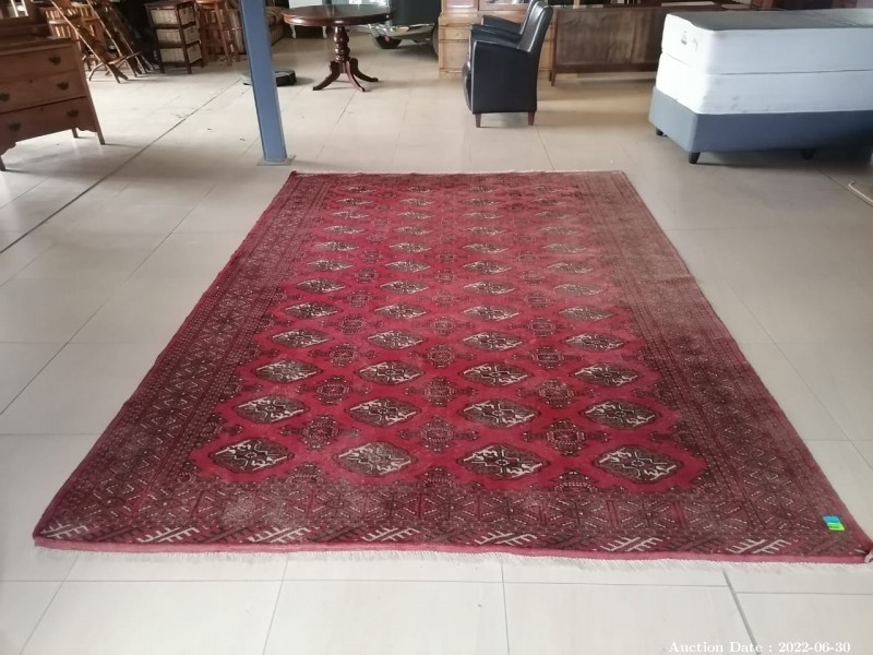 2252 - Large Persian Style Carpet