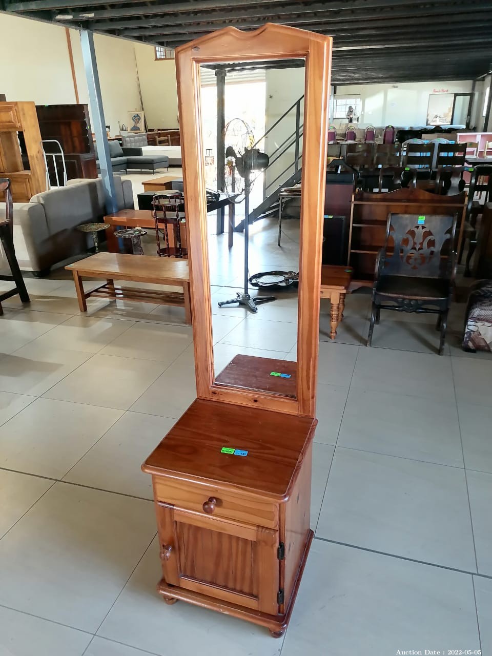 1680 - 1 x Freestanding Mirror with Cupboard