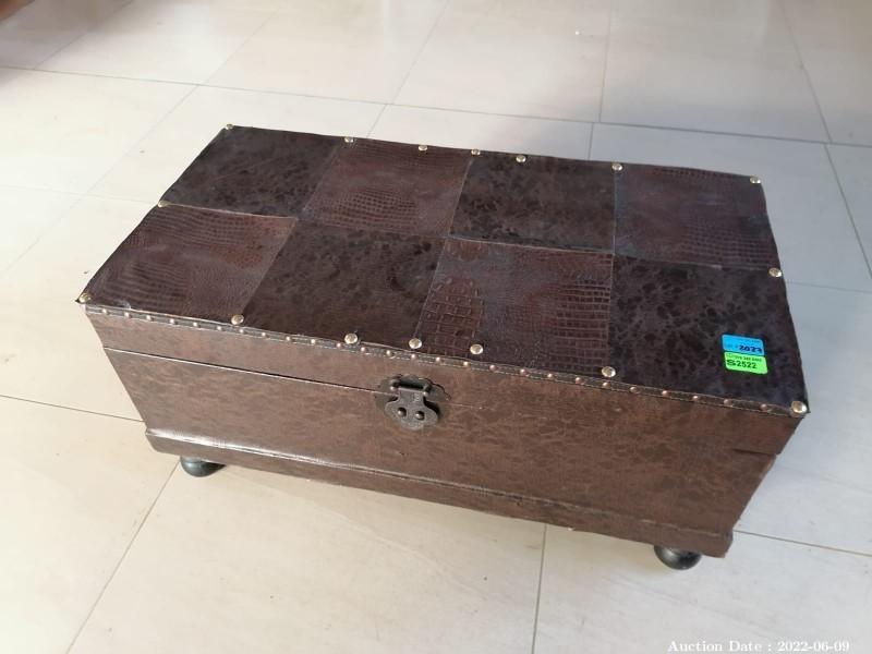 2027 - 1 x Leather Bound Wooden Trunk