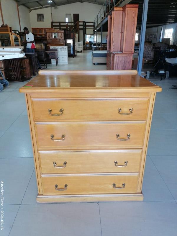 5424 - Beautiful Wooden Chest of Drawers
