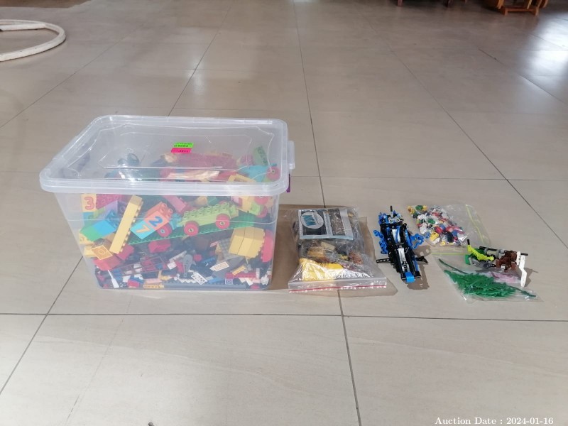 4301 - Container of Assorted Composite Lego /Blocks