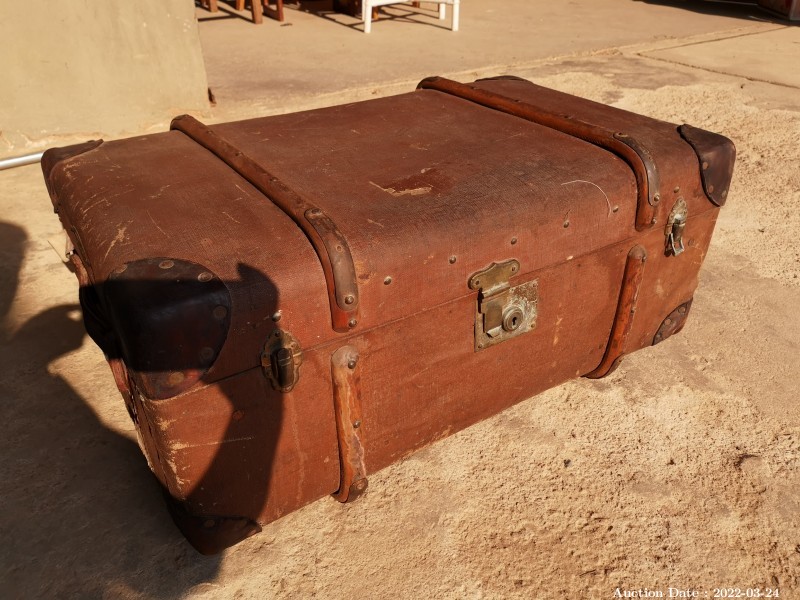 1078 -  Featherweight Flaxite Fibre Vintage Travelling Trunk
