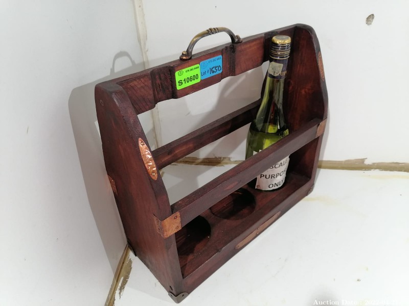 Lot 1550 - Wooden 3 Bottle Holder