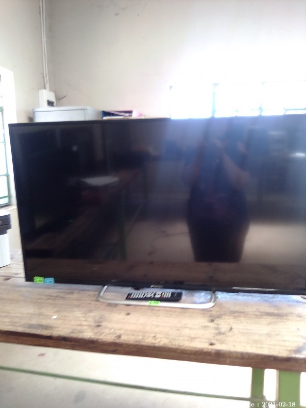 100 Sansui Tv with remote