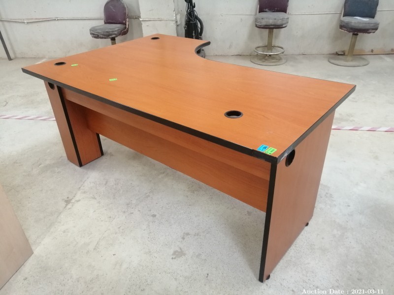 306 Large and Practical Office Desk