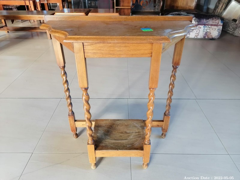 1678 - 1 x Entrance Hall Table of Solid Wood