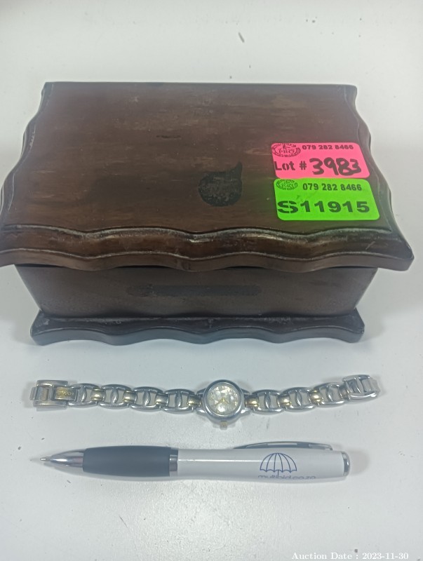 3983 - Solid Wood Box with Ladies Fossil Watch