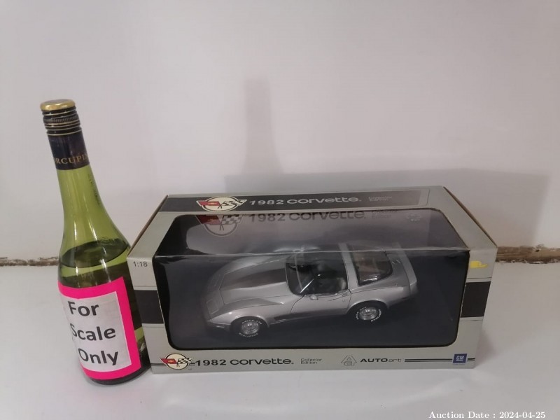 6789- 1x Corvette 1982 (1:18) Scale Car 