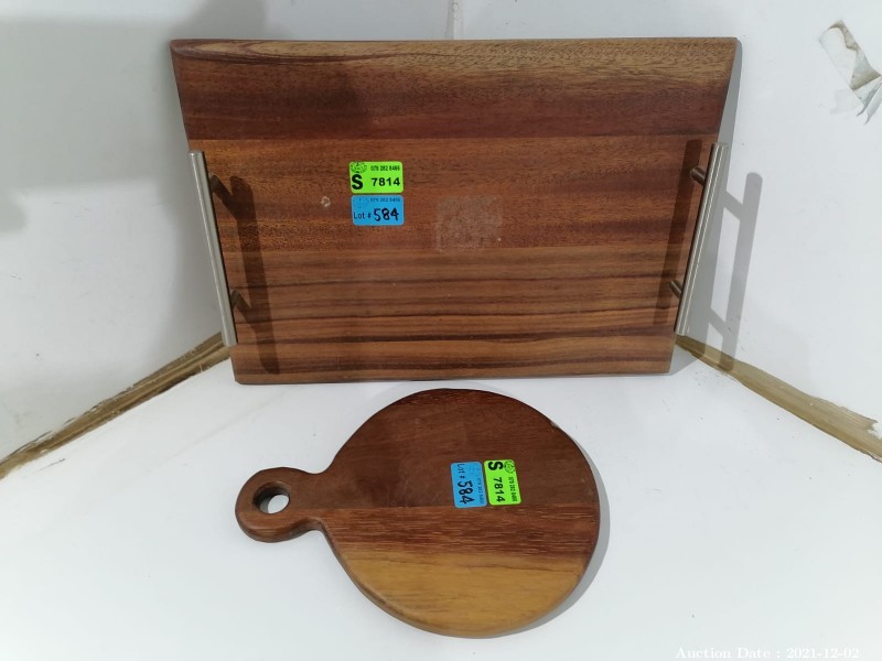 584 - Wooden Cutting Board & Serving Tray