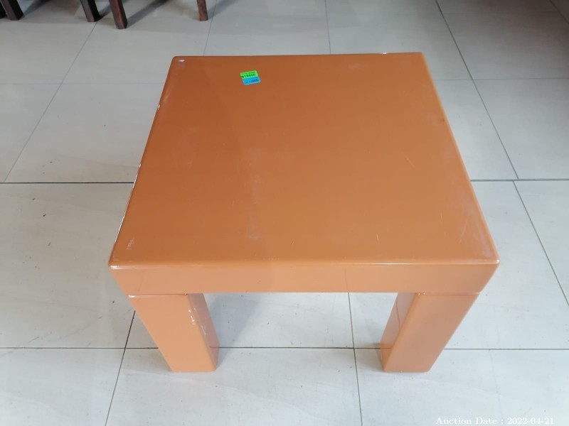 Lot 1555 - Coffee Table made out of Plastic