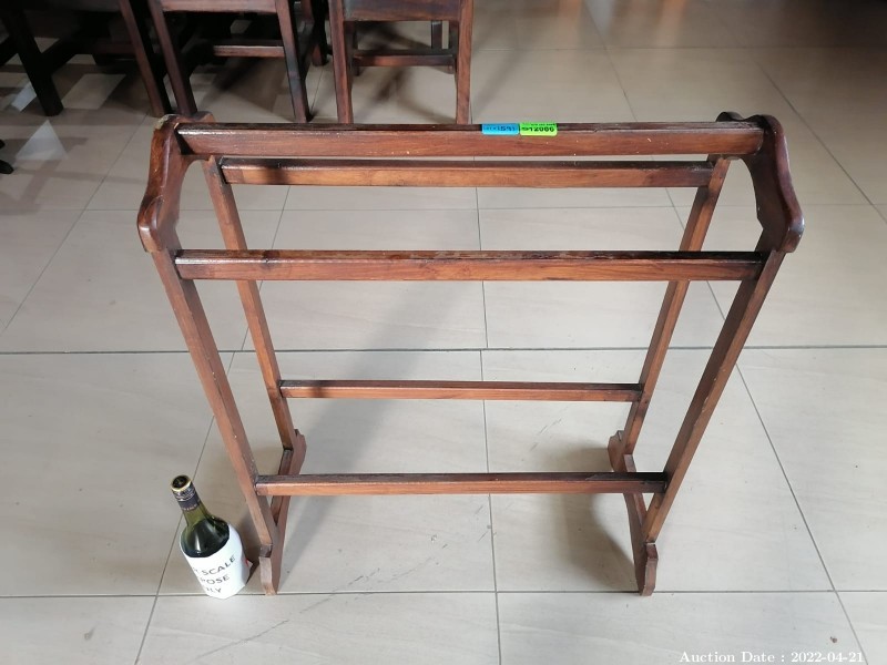 1591 - Wooden Clothes Rack