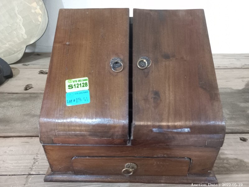 1831 - Gorgeous Wooden Display Box with Drawer and filing rack