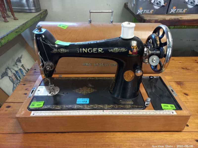 134 - Vintage Singer Sewing Machine with Cover