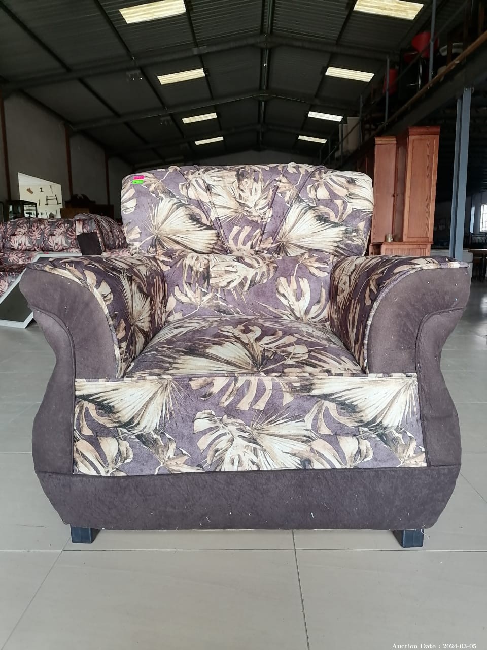 5689 - Single Seater Upholstered Couch