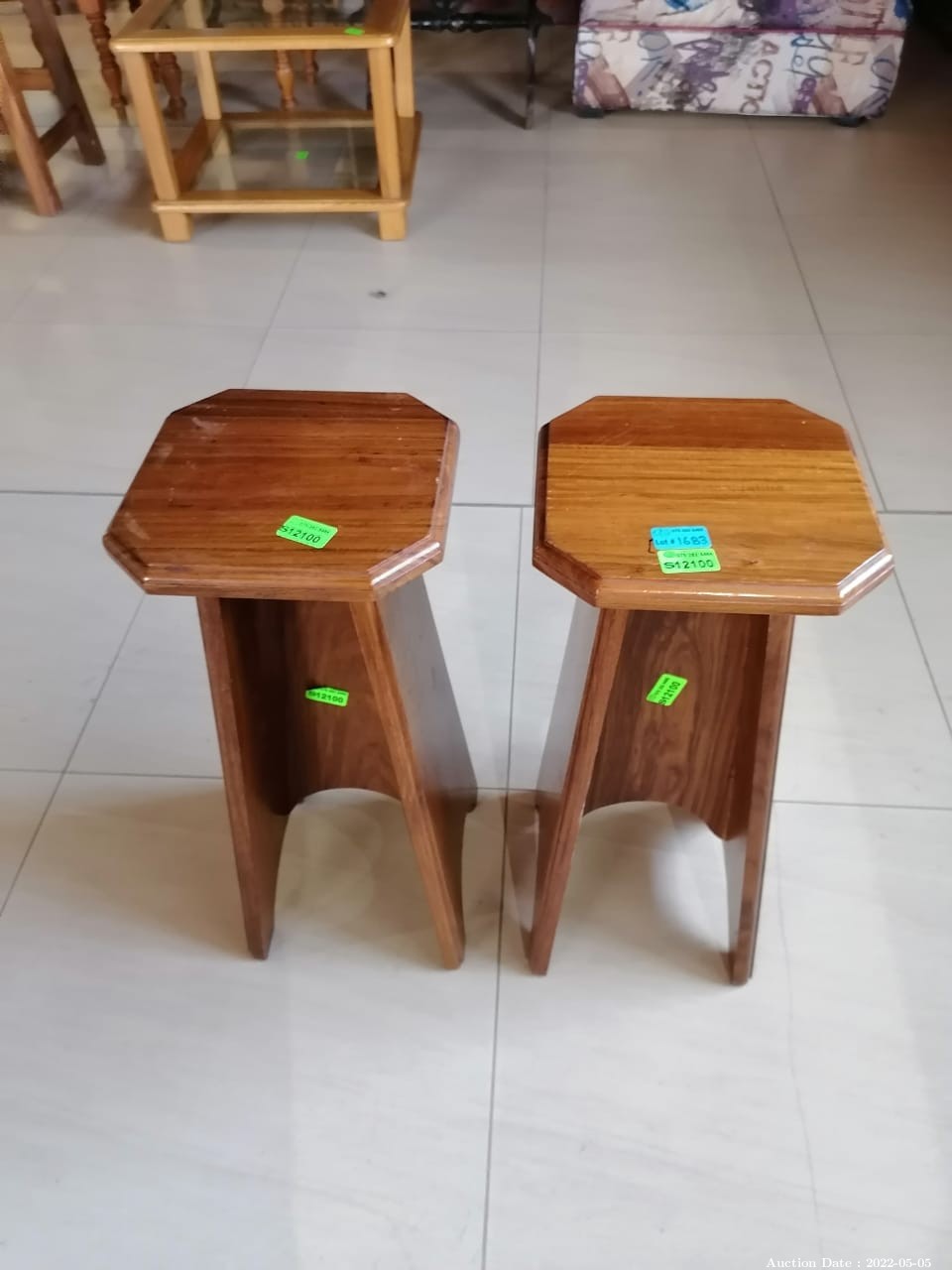 1683 - 2 x Stunning Side Tables of Solid Wood