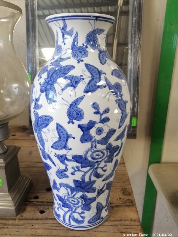 325 Blue & White Porcelain Vase