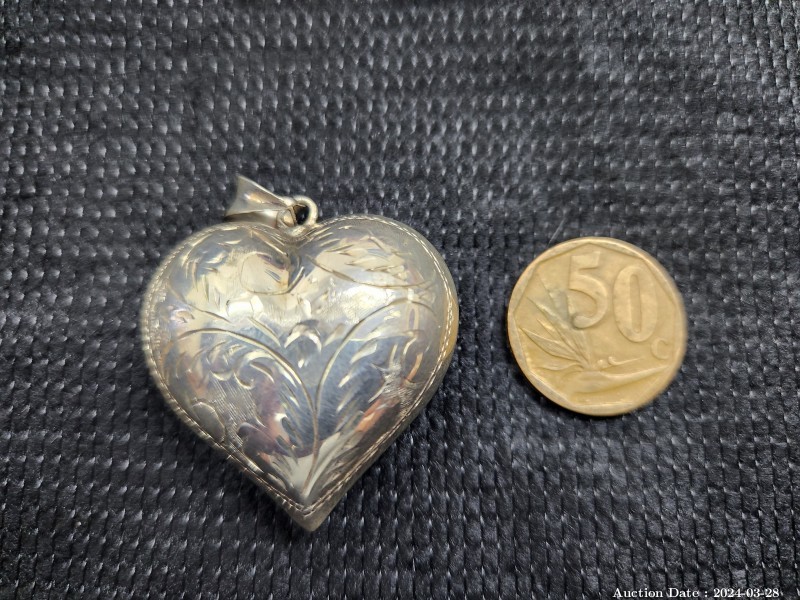 Lot 6121 - 925 Heart Shaped Silver Pendant - 8g