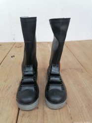 Lot Lot 7025 - 1 x Pair of Neptune boots Size 12