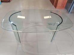 Description 5756 - Glass Dining Table