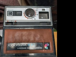 Description 148 - Colourburst 100 - Kodak Instant Camera